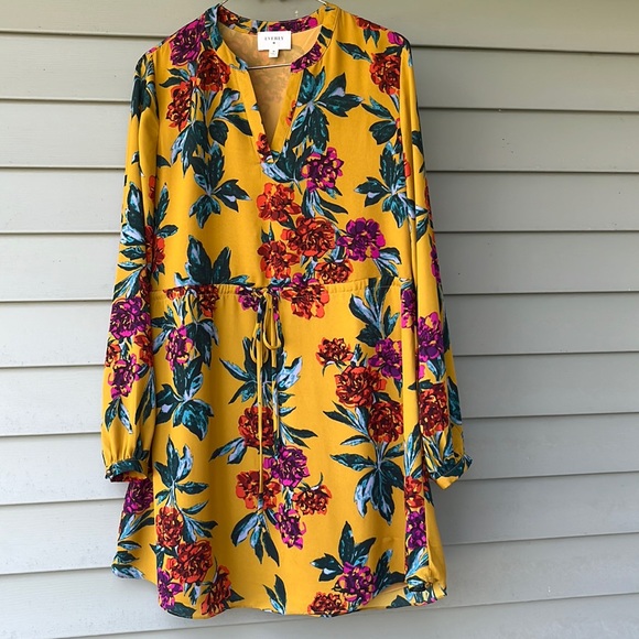 Everly Dresses & Skirts - Like new Everly floral dress